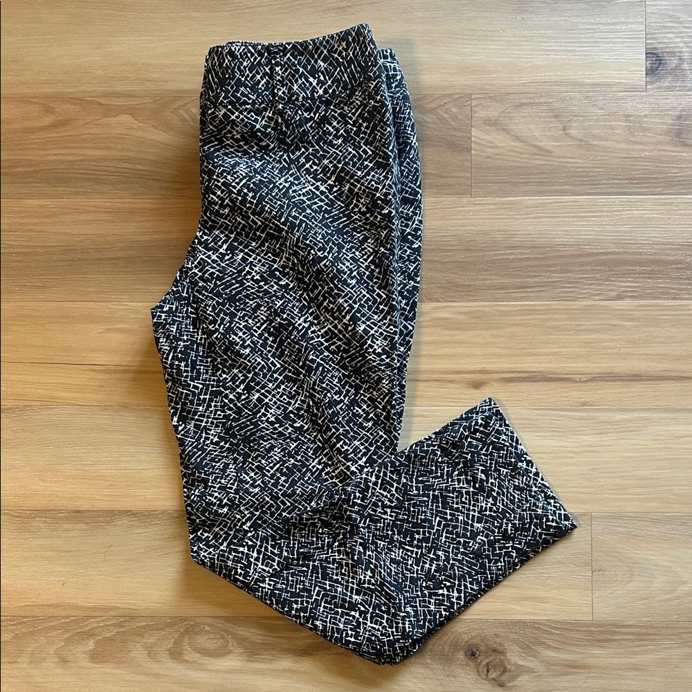 White House Black Market Black and White Graphic Print Pants